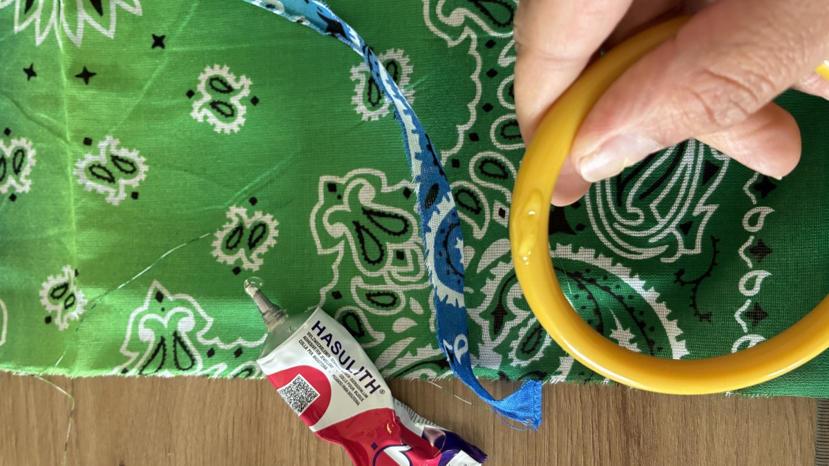 Bandana bangle bracelet : Step 2 Bandana bangle bracelet : Step 2