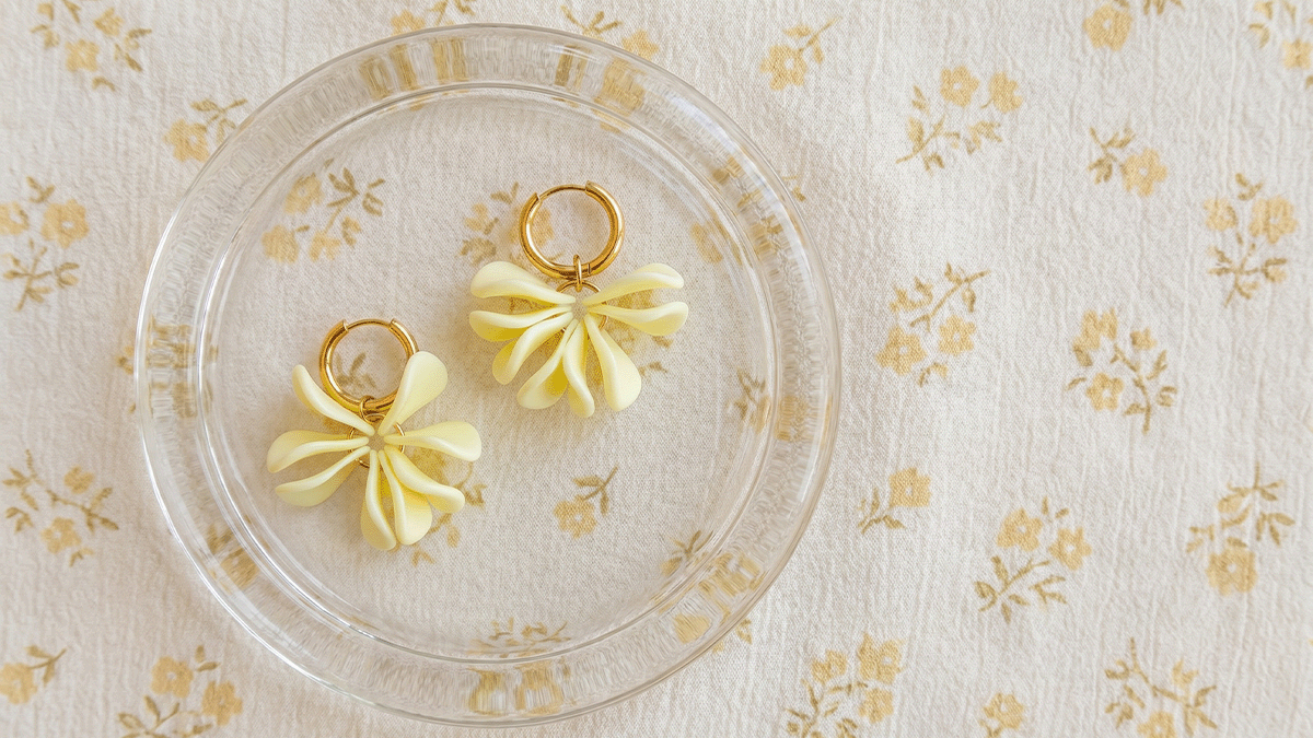 Schema Hoop earrings with mini petals Schema Hoop earrings with mini petals