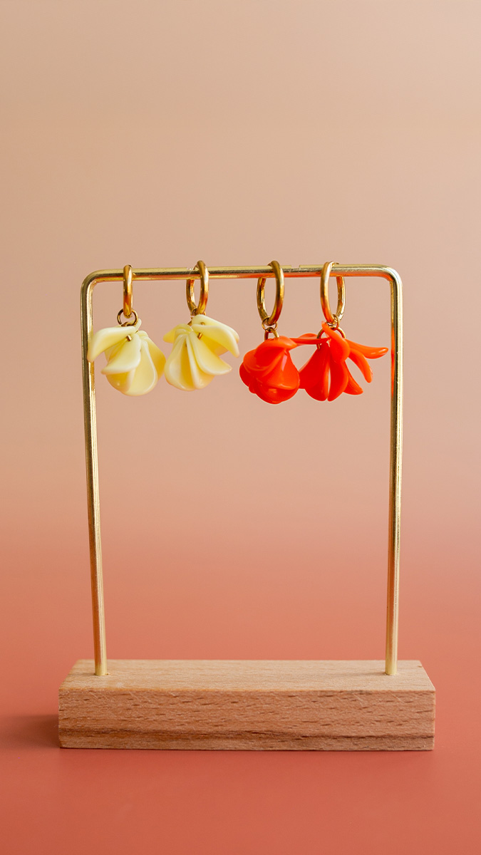 Schema Hoop earrings with mini petals Schema Hoop earrings with mini petals