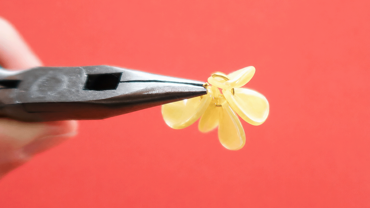 Hoop earrings with mini petals : Step 1 Hoop earrings with mini petals : Step 1