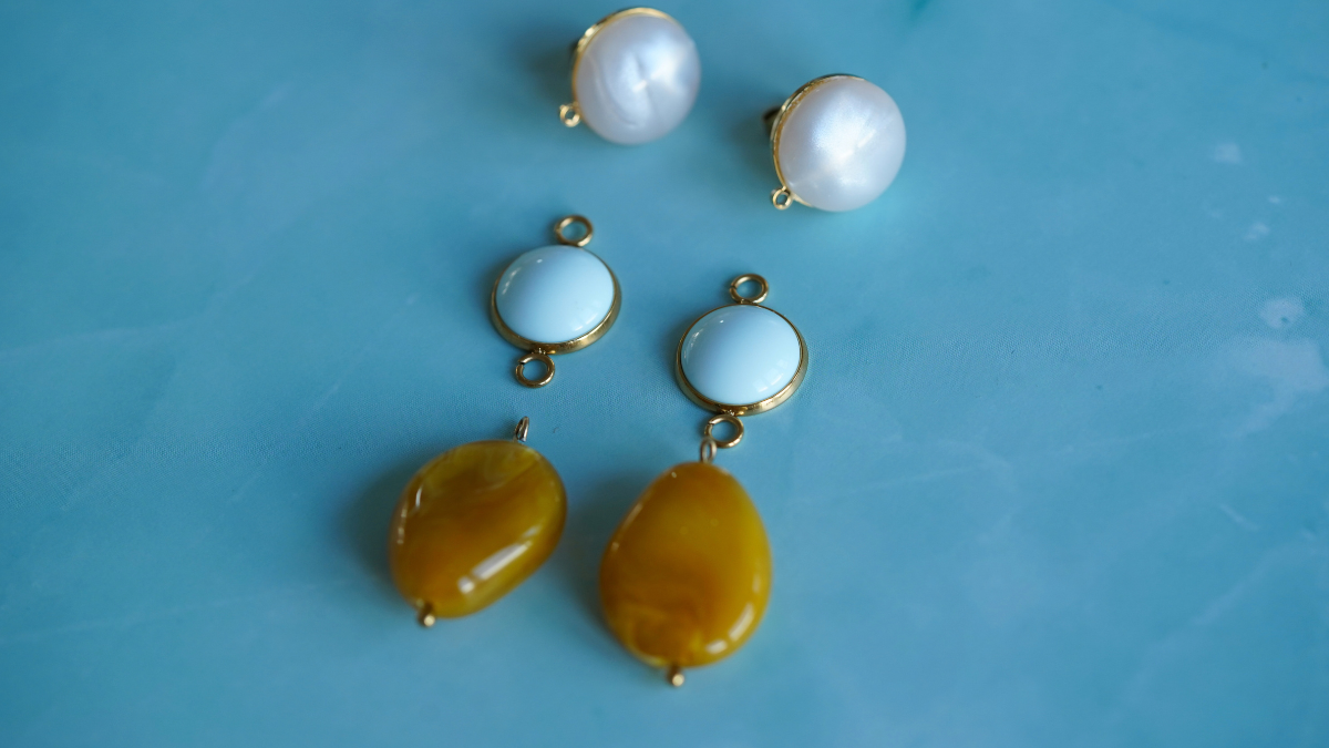 DIY Tutorial: 3 Earring Designs with Beads and Resin Cabochons : Step 5 DIY Tutorial: 3 Earring Designs with Beads and Resin Cabochons : Step 5