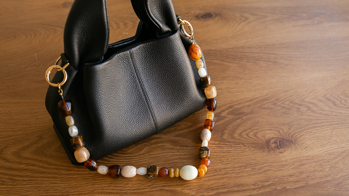 Schema DIY Tutorial: How to Make a Bag Handle with Resin Beads Schema DIY Tutorial: How to Make a Bag Handle with Resin Beads