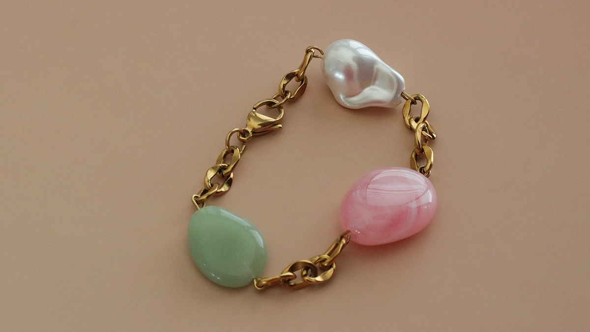 Tutorial: Resin Bead Bracelet with a Gold Chain : Step 3 Tutorial: Resin Bead Bracelet with a Gold Chain : Step 3