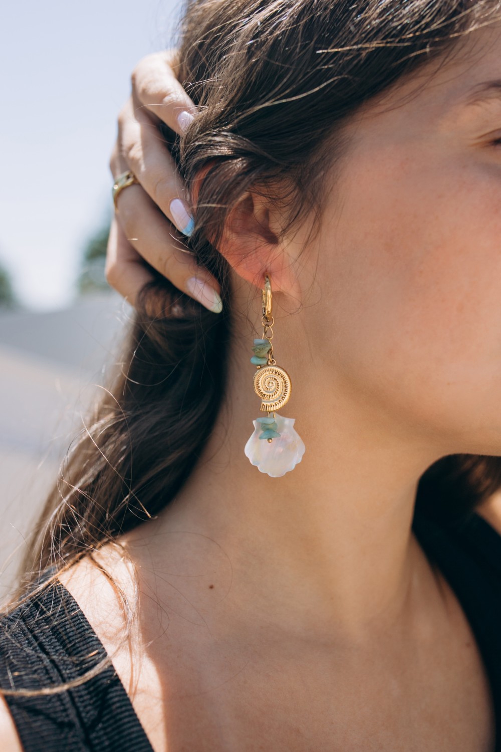 Schema Summer hoop earrings with multiple charms, made of stainless steel and mother-of-pearl Schema Summer hoop earrings with multiple charms, made of stainless steel and mother-of-pearl