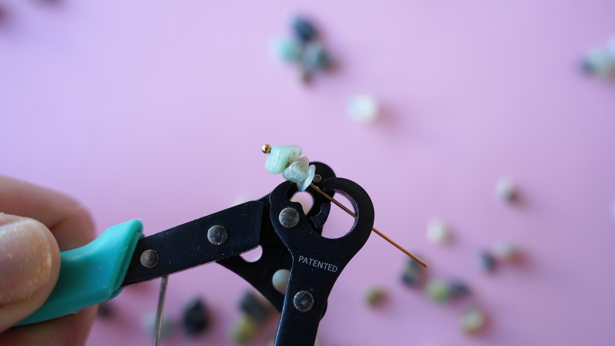 Summer hoop earrings with multiple charms, made of stainless steel and mother-of-pearl : Step 1 Summer hoop earrings with multiple charms, made of stainless steel and mother-of-pearl : Step 1