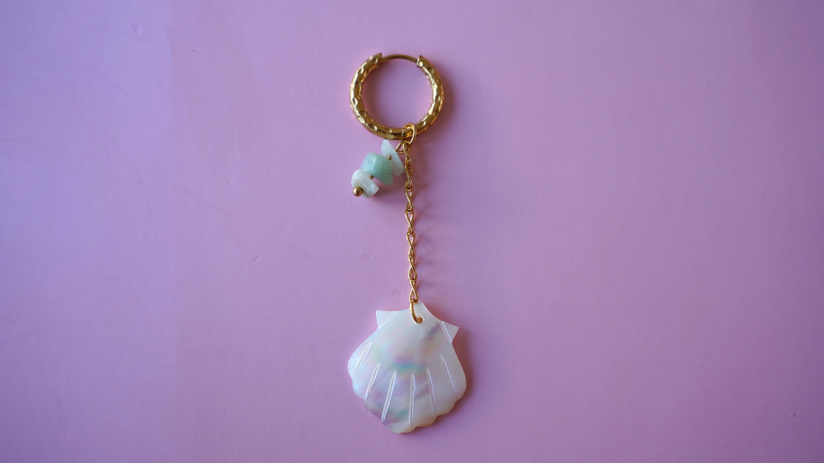 Summer hoop earrings with multiple charms, made of stainless steel and mother-of-pearl : Step 4 Summer hoop earrings with multiple charms, made of stainless steel and mother-of-pearl : Step 4
