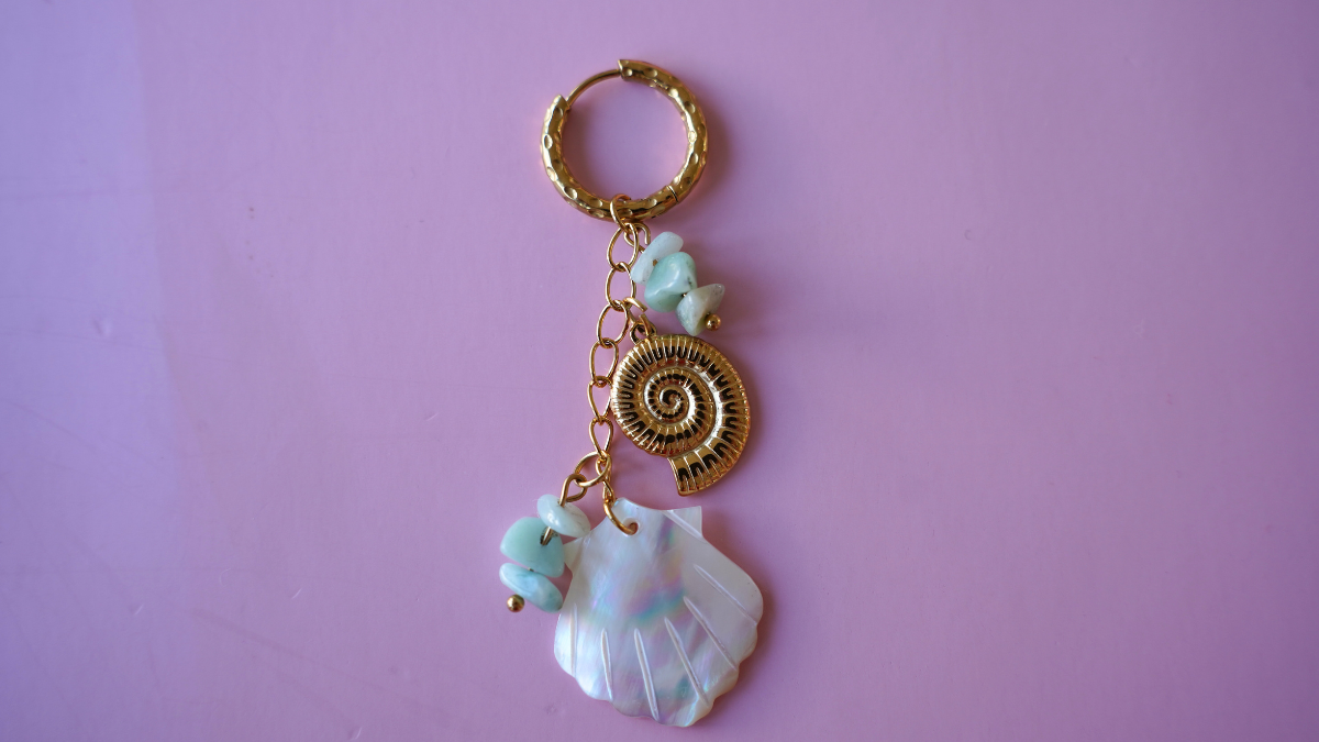 Summer hoop earrings with multiple charms, made of stainless steel and mother-of-pearl : Step 5 Summer hoop earrings with multiple charms, made of stainless steel and mother-of-pearl : Step 5