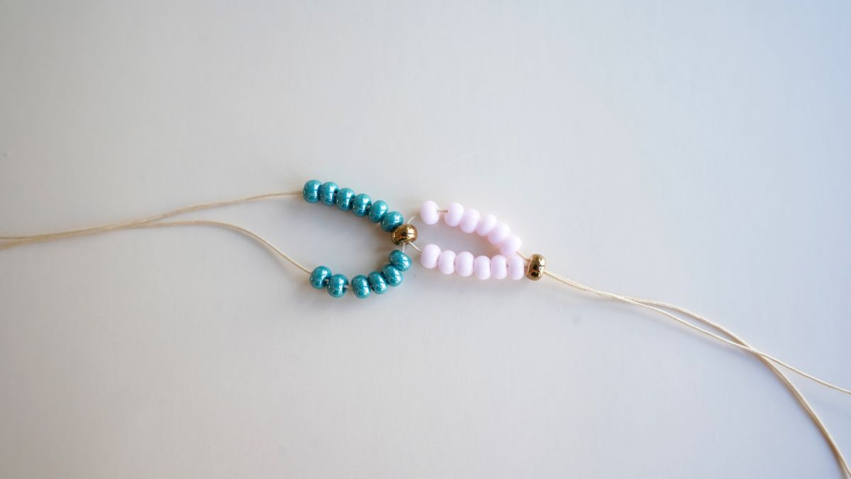 Colorful link bracelet with 6/0 and 5/0 seed beads : Step 4 Colorful link bracelet with 6/0 and 5/0 seed beads : Step 4