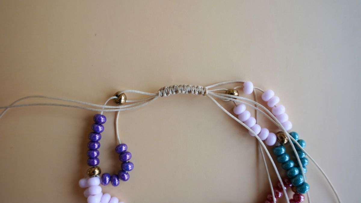 Colorful link bracelet with 6/0 and 5/0 seed beads : Step 7 Colorful link bracelet with 6/0 and 5/0 seed beads : Step 7