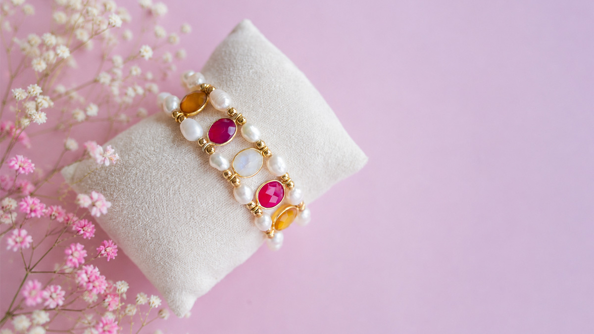 Bracelet double rang en pierres naturelles et perles d'eau douce Bracelet double rang en pierres naturelles et perles d'eau douce
