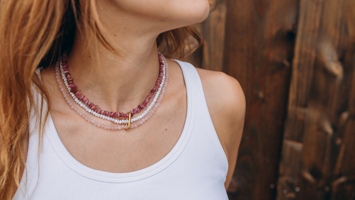Multi-strand necklace made of gemstones and mother-of-pearl beads Multi-strand necklace made of gemstones and mother-of-pearl beads