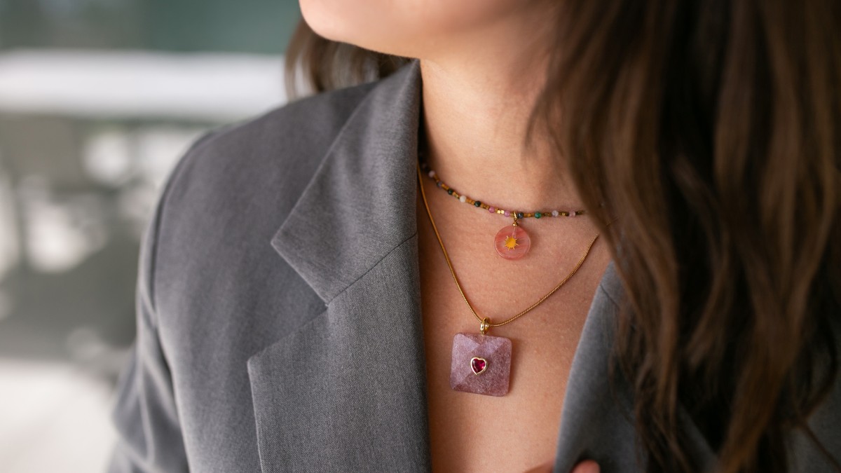 Duo de colliers en pierres naturelles tourmaline et quartz rose Duo de colliers en pierres naturelles tourmaline et quartz rose