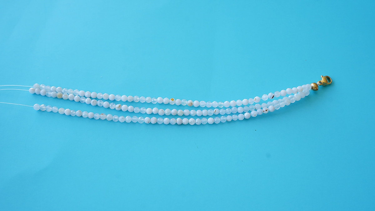 Triple-strand blue agate necklace : Step 6 Triple-strand blue agate necklace : Step 6
