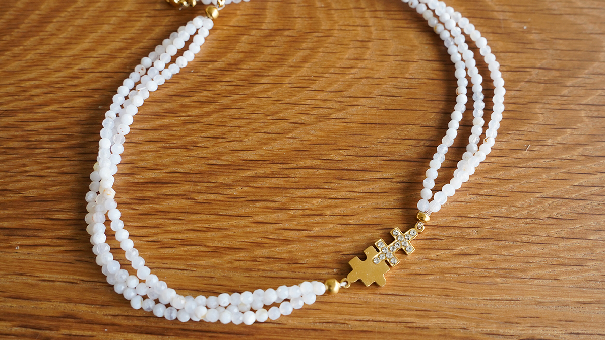 Triple-strand blue agate necklace : Step 7 Triple-strand blue agate necklace : Step 7