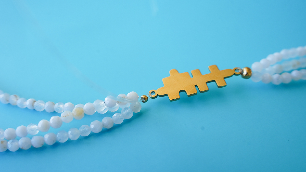 Triple-strand blue agate necklace : Step 5 Triple-strand blue agate necklace : Step 5