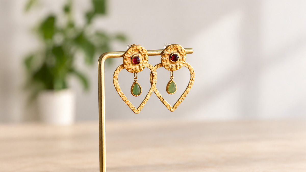 Schema Heart-shaped earrings and gemstone pendants Schema Heart-shaped earrings and gemstone pendants