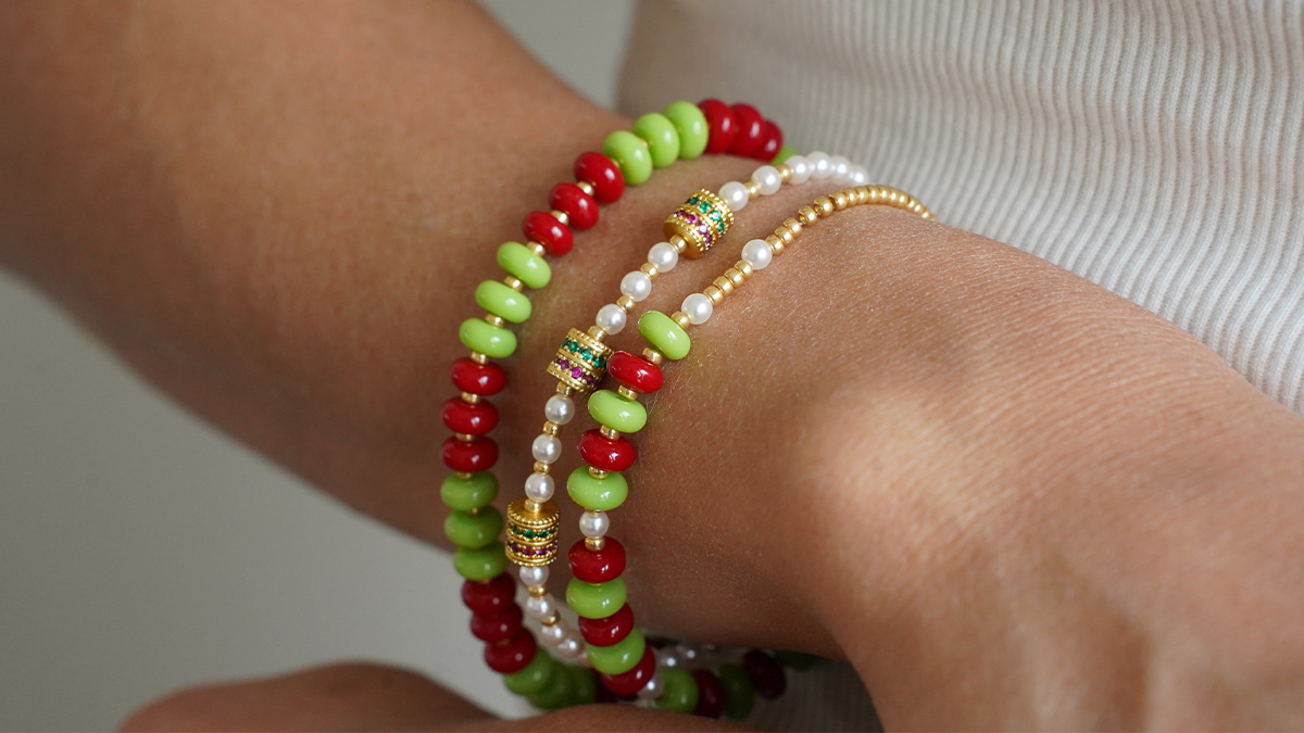 Schema  Set of three bracelets made with Heishi beads and gold-colored Miyuki seed beads