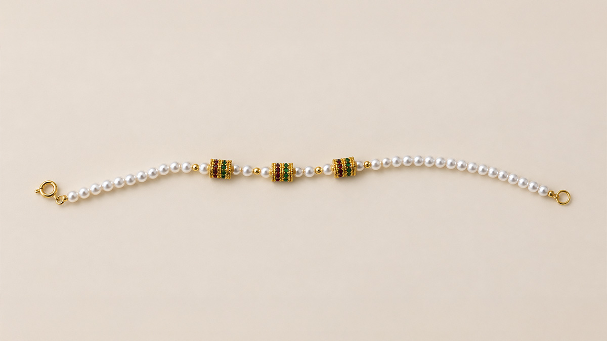 Set of three bracelets made with Heishi beads and gold-colored Miyuki seed beads : Step 3