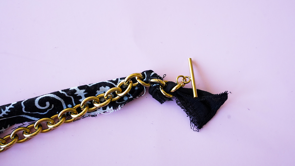 Black bandana necklace with gold pendants : Step 2 Black bandana necklace with gold pendants : Step 2