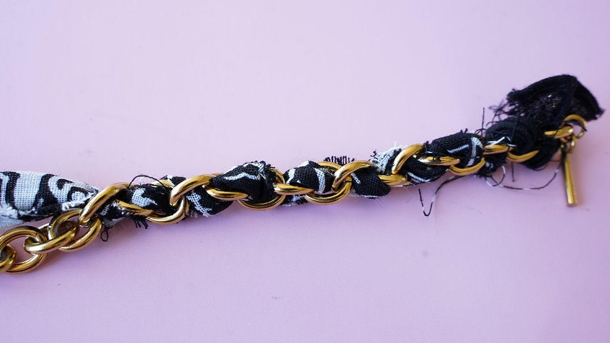 Black bandana necklace with gold pendants : Step 3 Black bandana necklace with gold pendants : Step 3