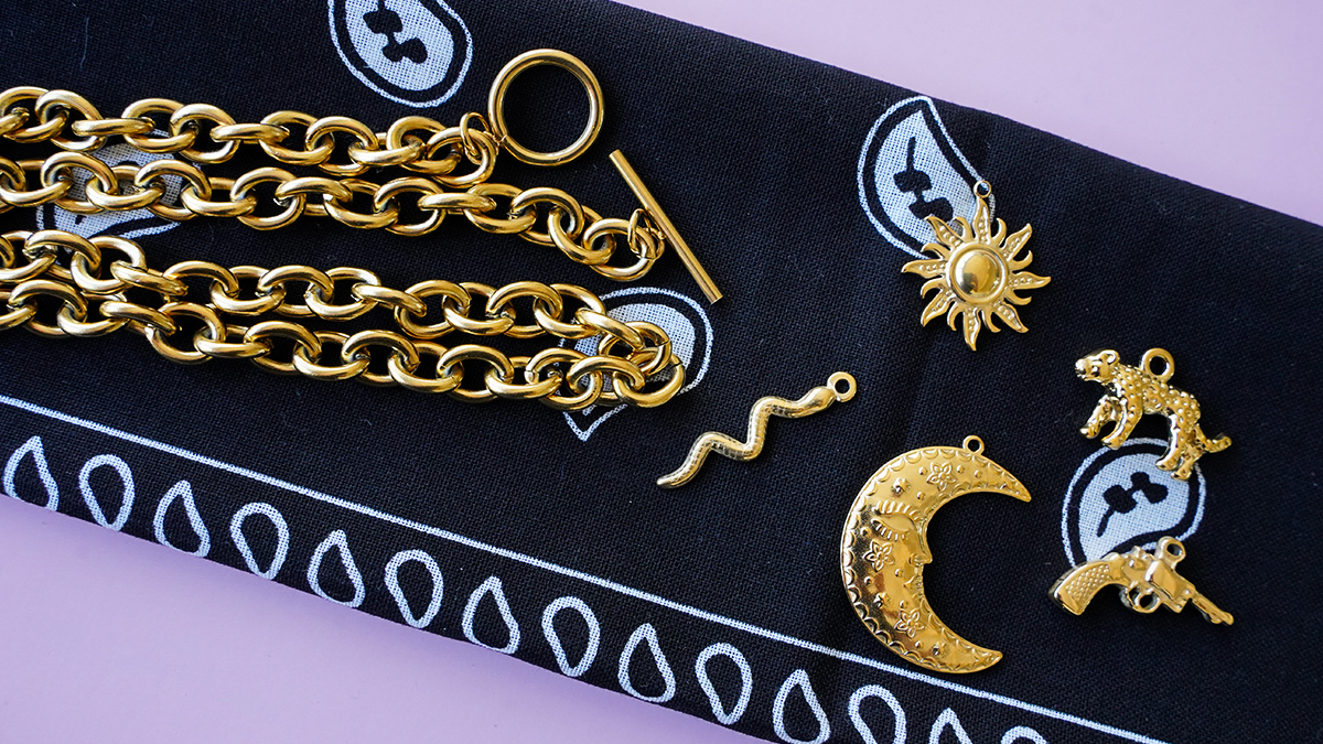 Black bandana necklace with gold pendants : Step 5 Black bandana necklace with gold pendants : Step 5