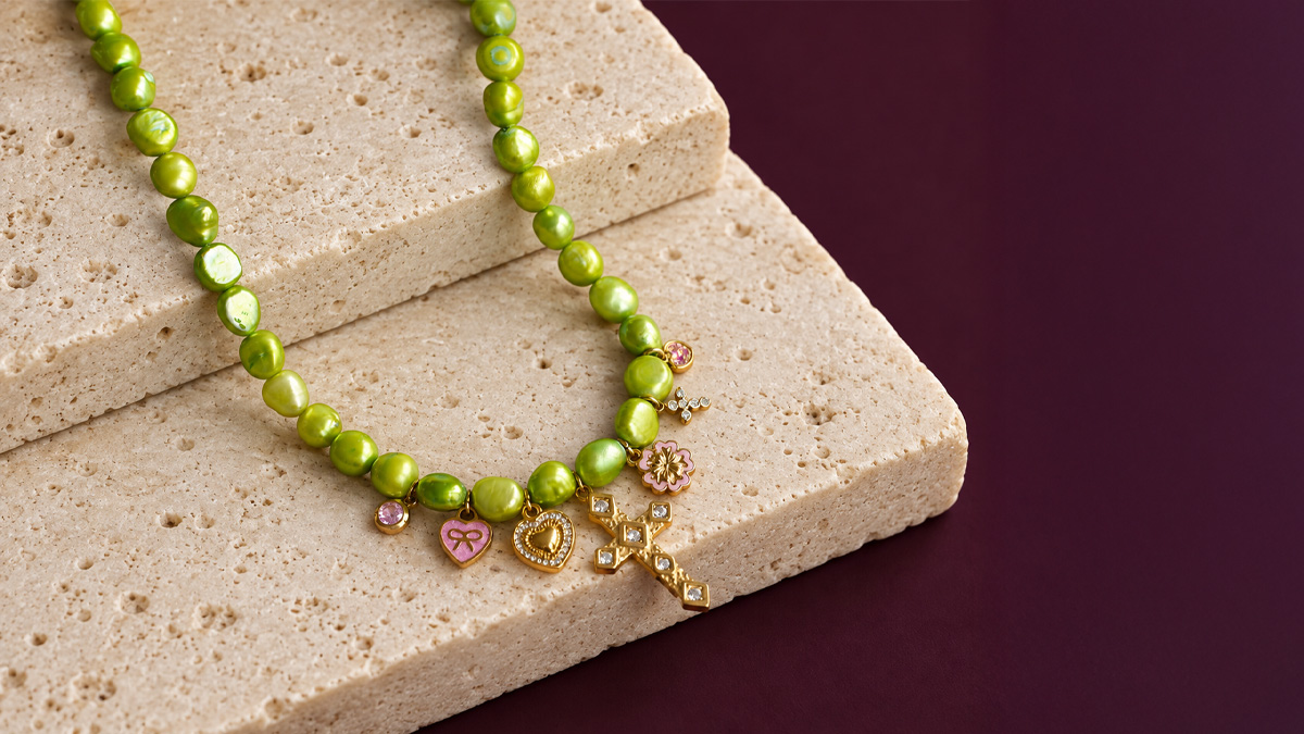 Schema  Anise-green freshwater bead necklace with gold- and rose-plated stainless steel charms