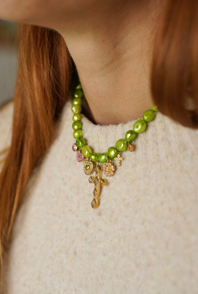 Schema  Anise-green freshwater bead necklace with gold- and rose-plated stainless steel charms