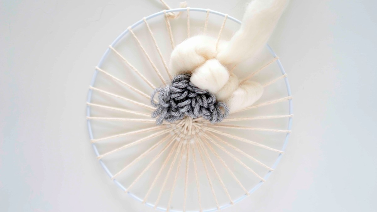 Round wall weaving by Julie Robert : Step 5