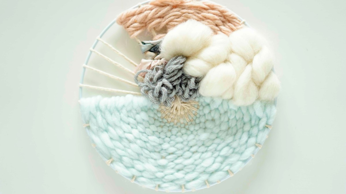 Round wall weaving by Julie Robert : Step 8