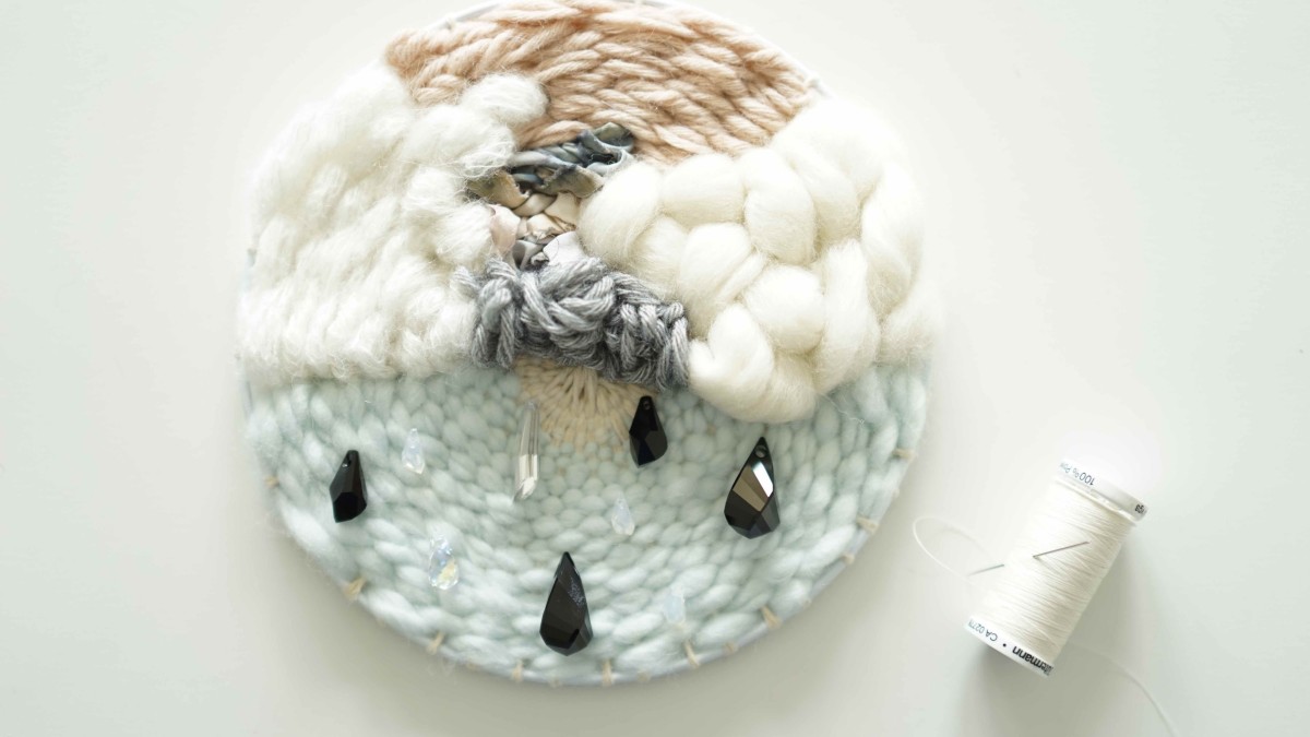 Round wall weaving by Julie Robert : Step 10