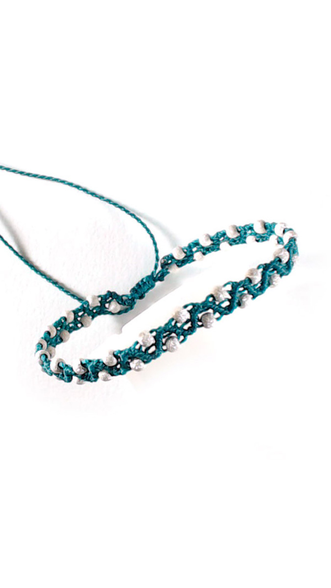 Schema Micro-macramé bracelet with Linhasita yarn and 925 silver pearls Schema Micro-macramé bracelet with Linhasita yarn and 925 silver pearls