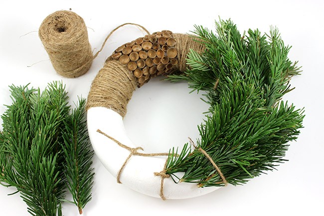 DIY natural Christmas wreath : Step 3