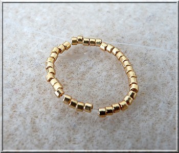 Salome earrings with PureCrystal majestic blue and lime crystals and Amos® and Cheops® glass beads by Puca® : Step 1 Salome earrings with PureCrystal majestic blue and lime crystals and Amos® and Cheops® glass beads by Puca® : Step 1