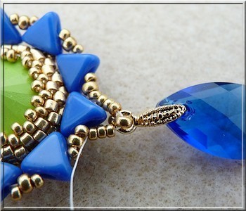 Salome earrings with PureCrystal majestic blue and lime crystals and Amos® and Cheops® glass beads by Puca® : Step 19 Salome earrings with PureCrystal majestic blue and lime crystals and Amos® and Cheops® glass beads by Puca® : Step 19