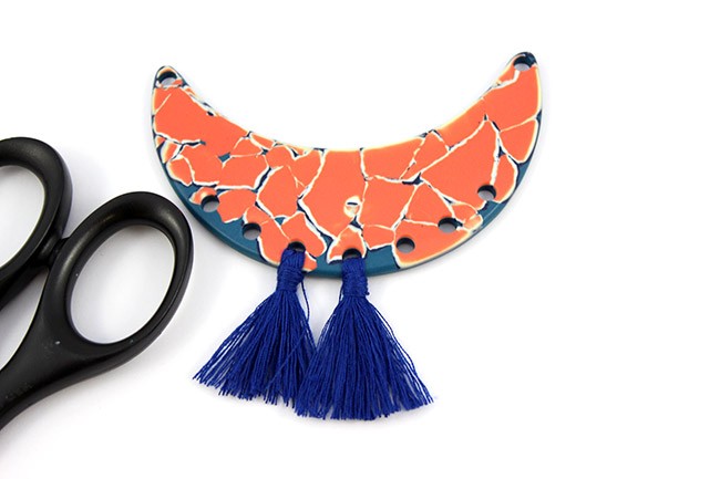 Necklace and earrings set in flamingo-coloured Fimo with cowries : Step 10