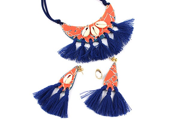 Necklace and earrings set in flamingo-coloured Fimo with cowries : Step 14