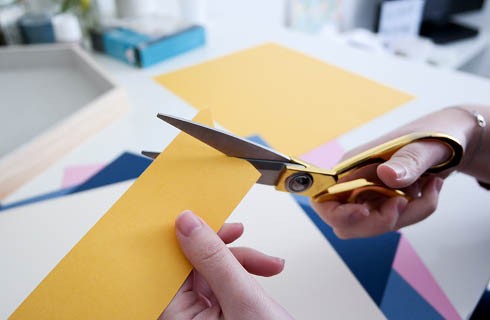 Creating a terrazzo top with Pebeo resin : Step 3