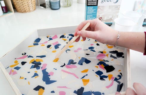 Creating a terrazzo top with Pebeo resin : Step 7
