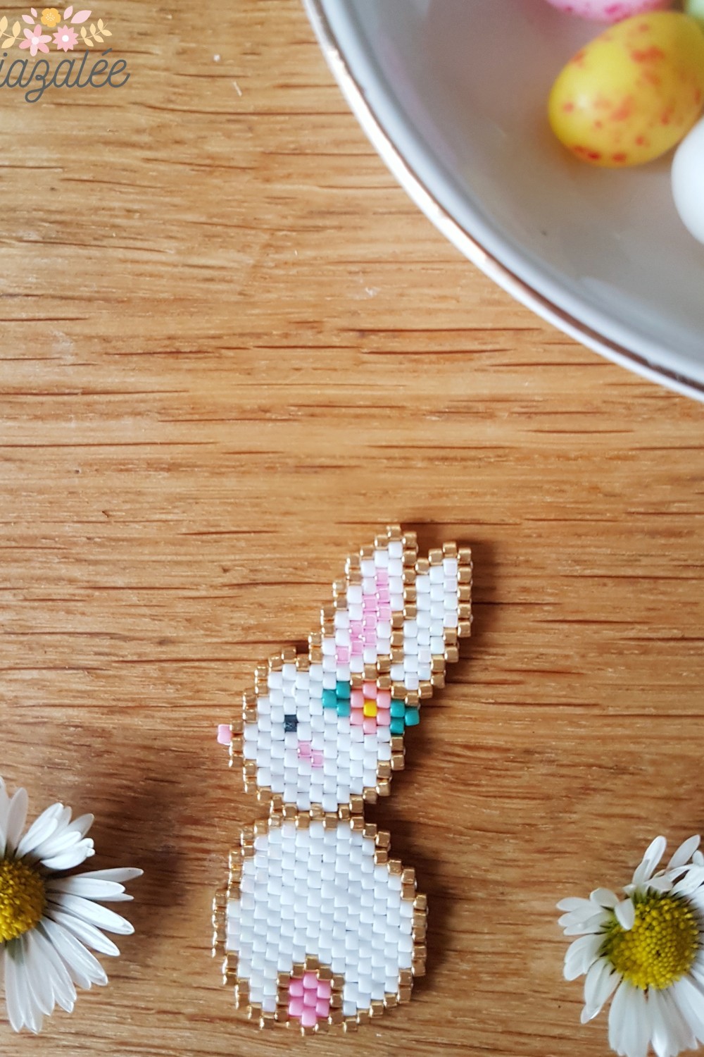 Schema  Bristle pattern bunny weave with Miyuki beads and round tassel by Lili Azalée