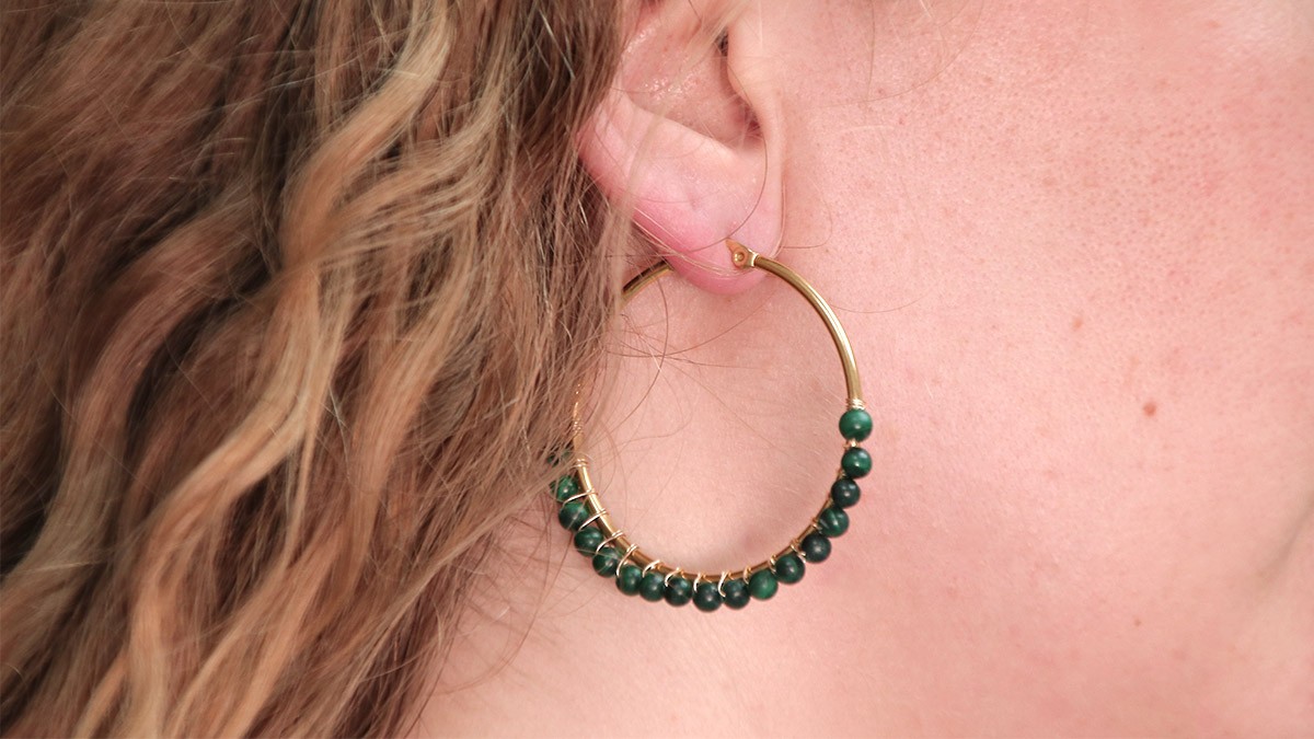 Schema  Creoles with natural malachite stone beads