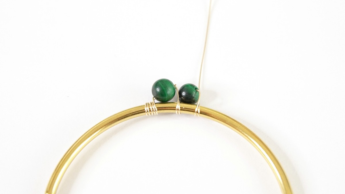 Creoles with natural malachite stone beads : Step 3