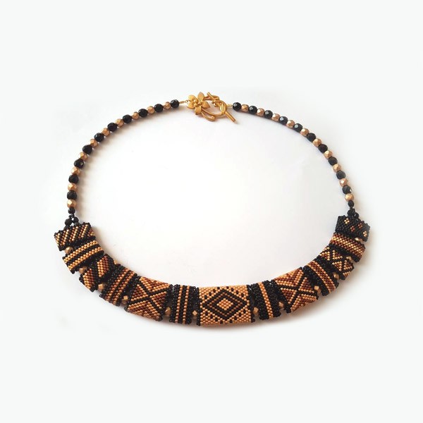 DIY peyote weave necklace with 2-hole synthetic beads Ovale Carrier and Miyuki Delicas DIY peyote weave necklace with 2-hole synthetic beads Ovale Carrier and Miyuki Delicas