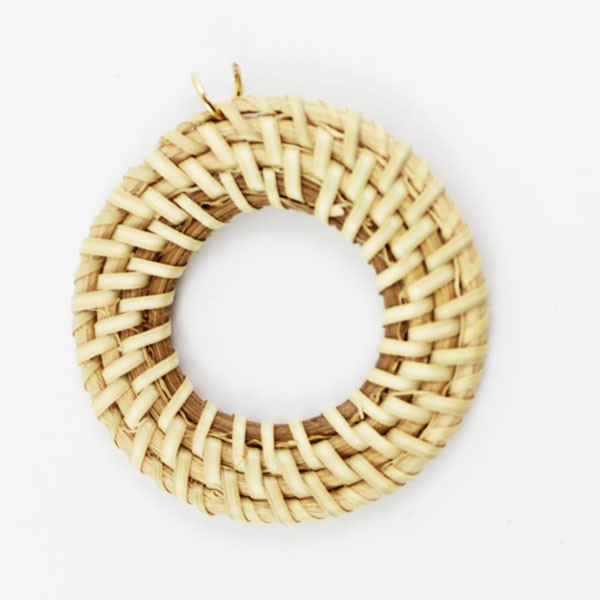 DIY Rattan and tortoise shell earrings tutorial : Step 2