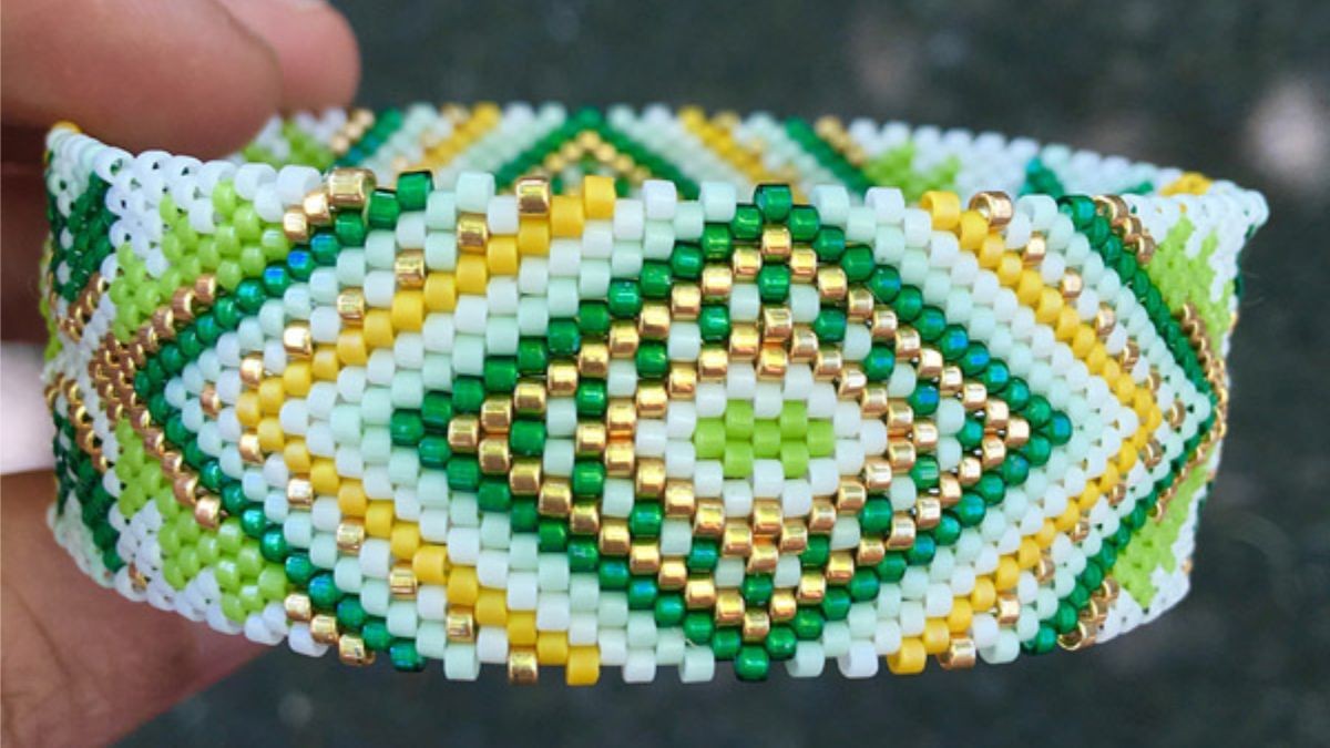 Schema  DIY bangle bracelet trend green circular peyote weaving with Miyuki Delicas glass beads