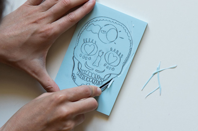 DIY postcard skull calavera mexicana with rubber stamp carved oneself : Step 3