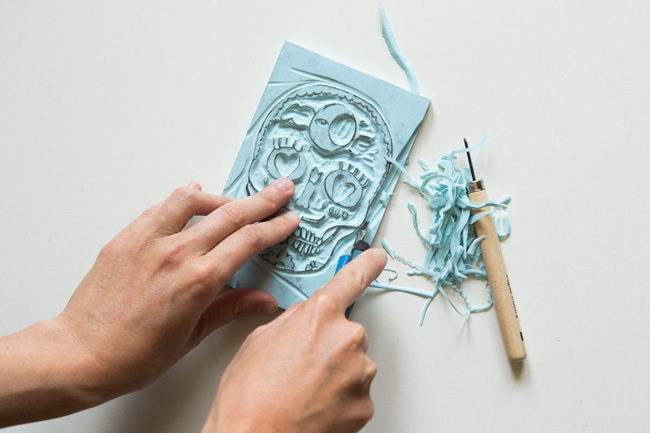 DIY postcard skull calavera mexicana with rubber stamp carved oneself : Step 4