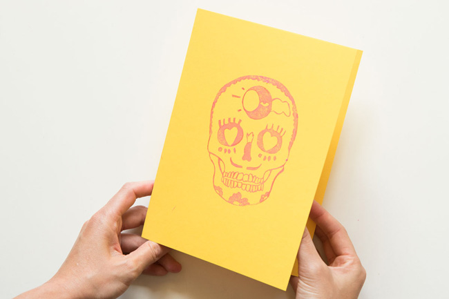 DIY postcard skull calavera mexicana with rubber stamp carved oneself : Step 6