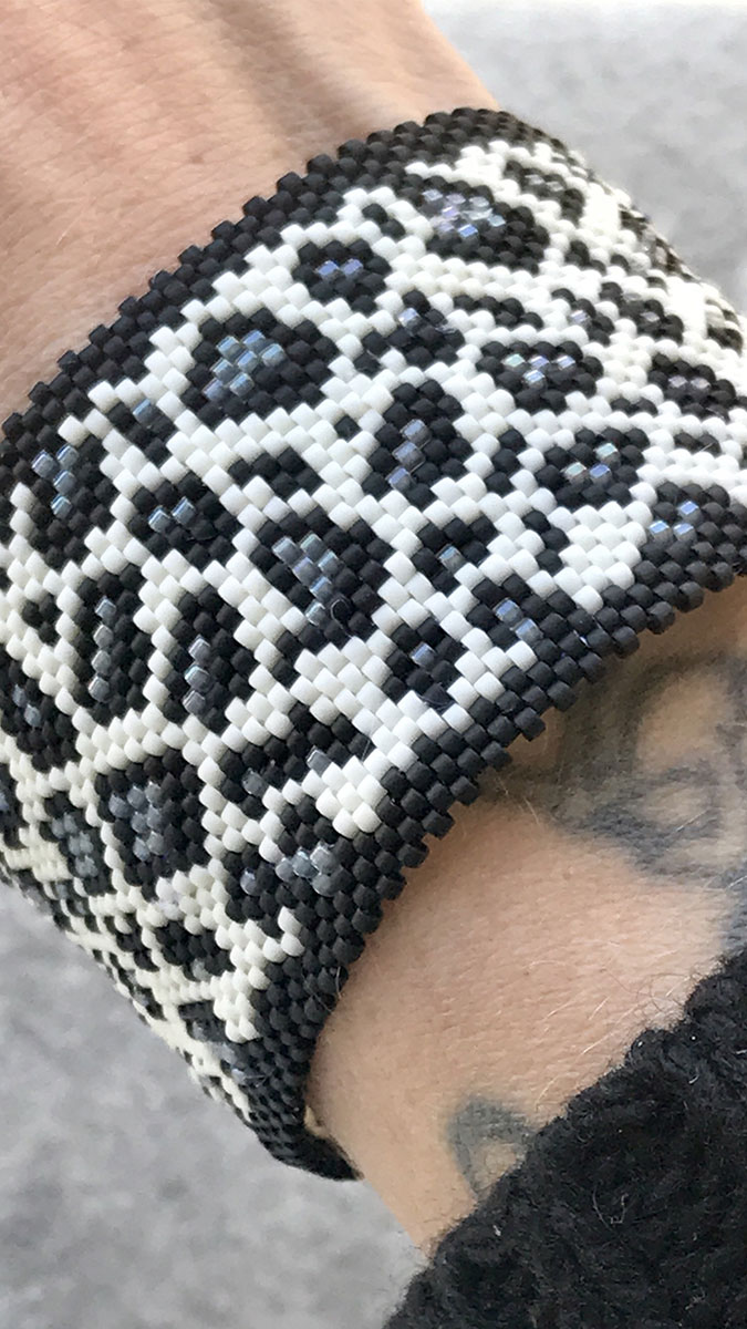 Schema DIY Maxi bangle bangle trendy leopard bracelet in circular peyote weaving with Miyuki Delicas beads Schema DIY Maxi bangle bangle trendy leopard bracelet in circular peyote weaving with Miyuki Delicas beads