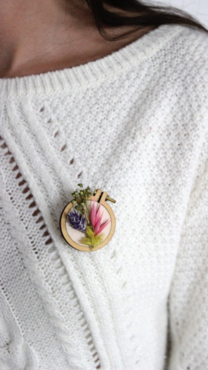 Schema  DIY mini brooch Dandelyne embroidery drum with dried flowers