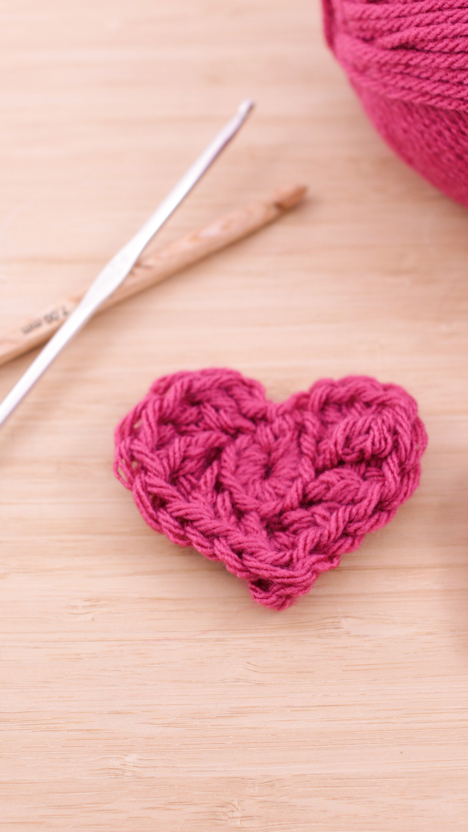 Schema DIY Valentines Day - Crochet wool heart Schema DIY Valentines Day - Crochet wool heart